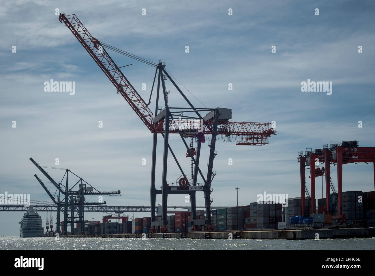 Contenitore porta a Lisbona Portogallo Foto Stock