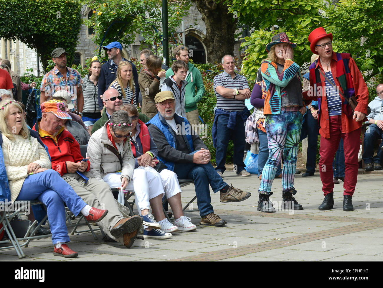 Folla folla di persone pubblico Dart Music Festival a Dartmouth Devon UK 2015 Foto Stock