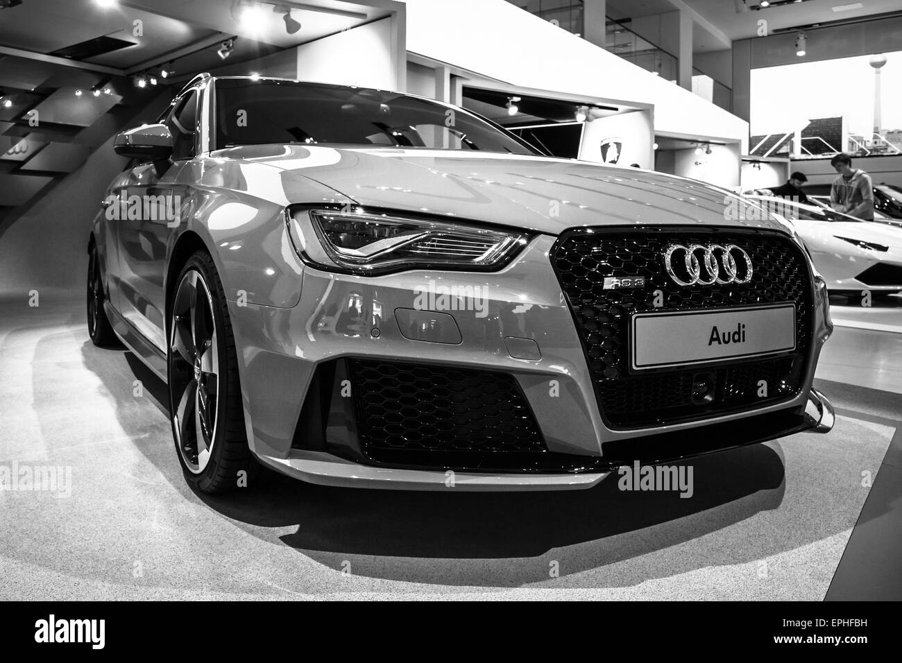 Berlino - Maggio 02, 2015: Showroom. Calda boccaporto Audi RS3 (8VA). In bianco e nero. Prodotte a partire dal 2015. Foto Stock