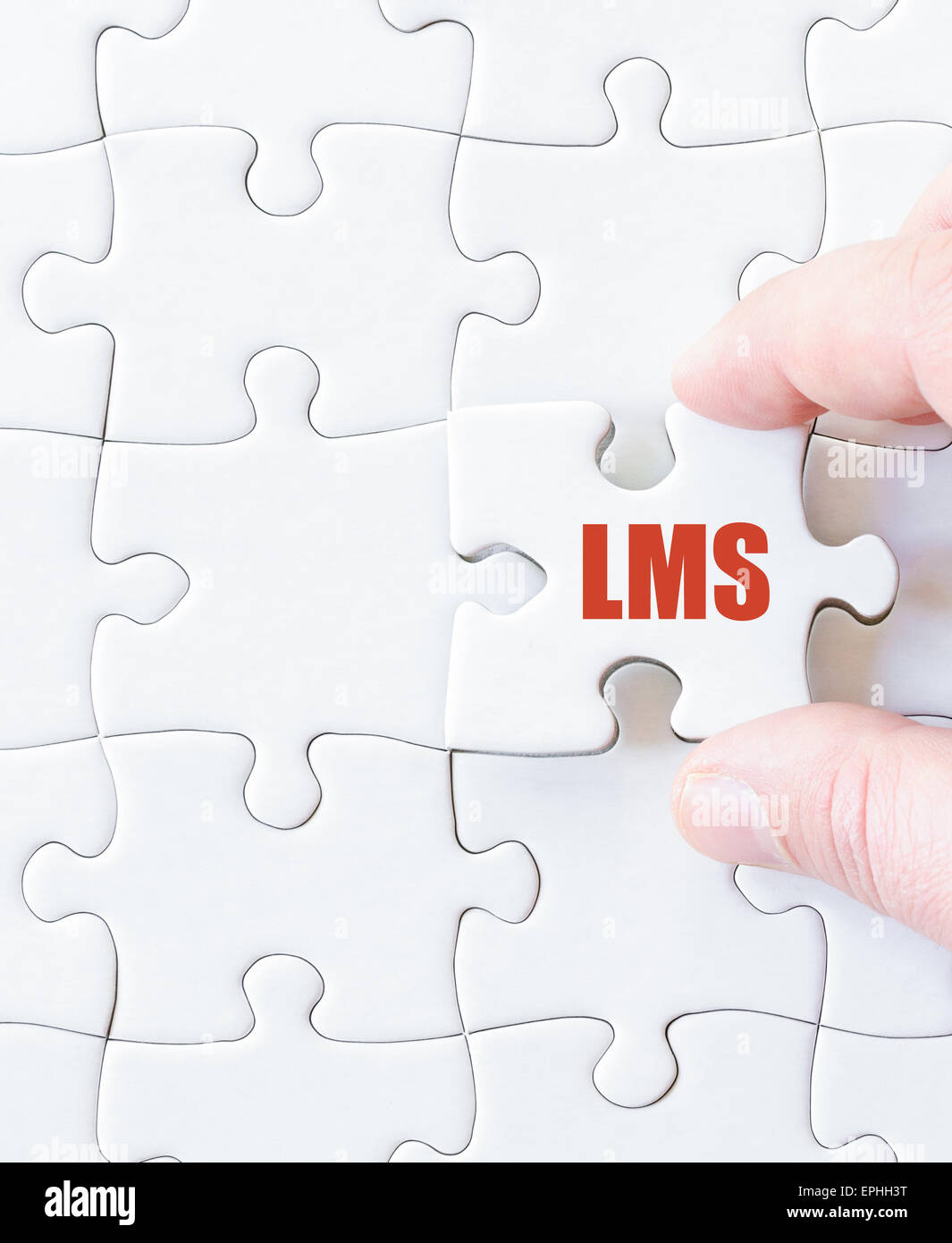 Manca puzzle pezzo con testo LMS.come sistema di gestione dell'apprendimento. Il concetto di Business immagine per completare il puzzle. Foto Stock