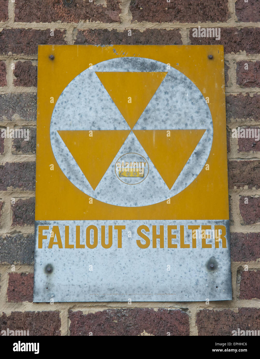 Sbiadita fallout shelter segno. Foto Stock