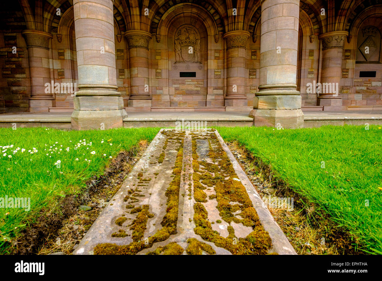 Il Roxburghe Memorial Chiostro - costruito negli anni Trenta del Novecento per commemorare l'ottavo duca di Roxburghe, Kelso Abbey, Scottish Borders Foto Stock