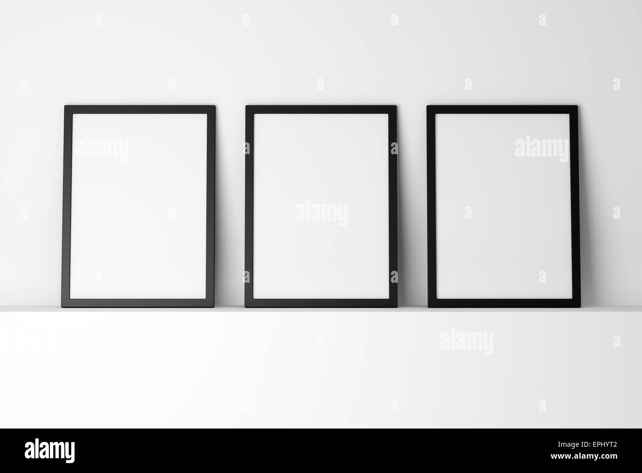 Tre nero vuota photo frame sullo scaffale bianco Foto Stock