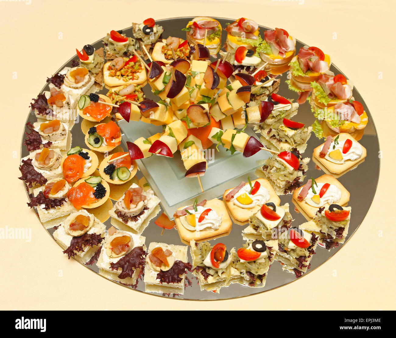 Vassoio rotondo crostini Foto Stock