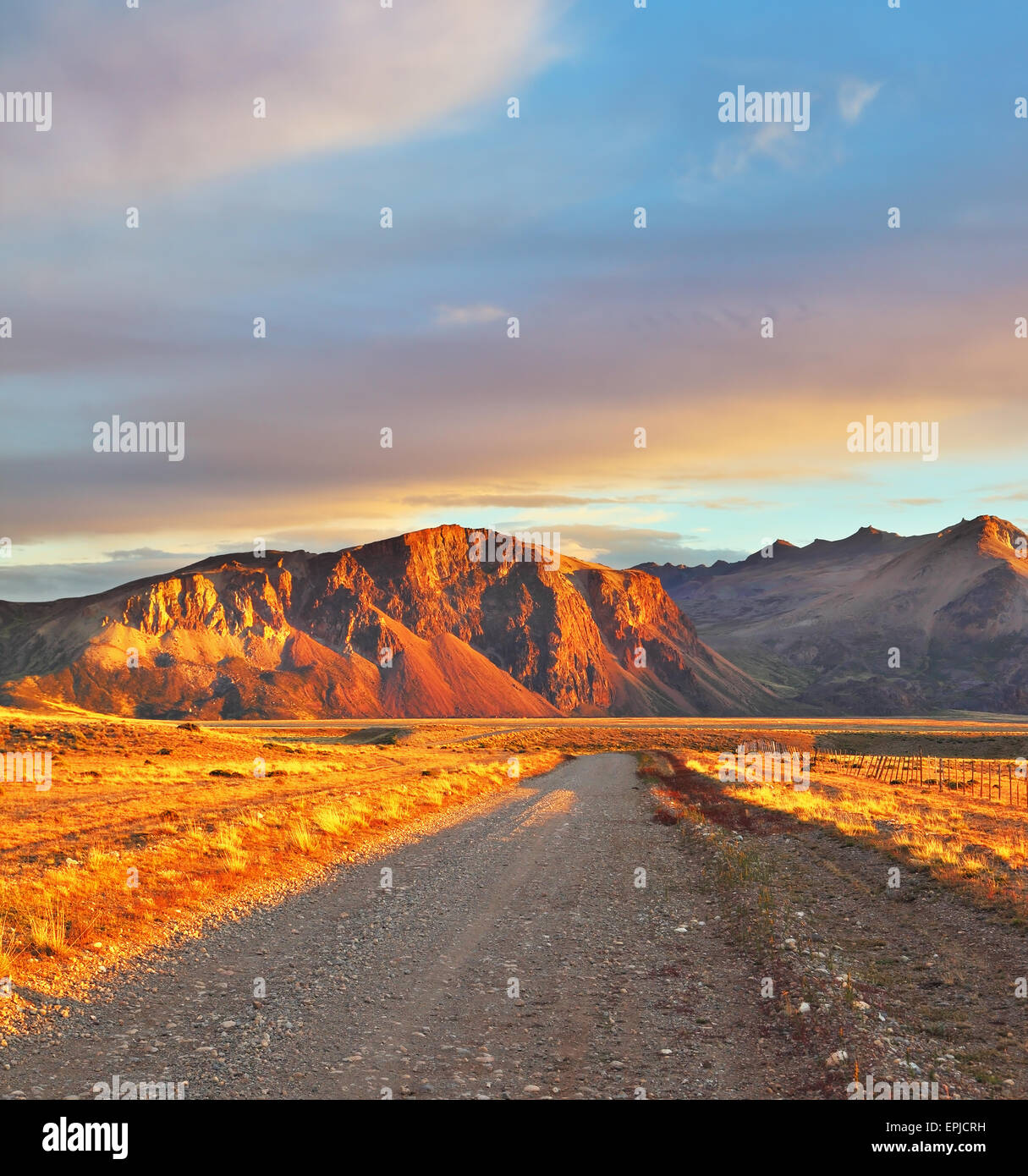 La Patagonia Argentina. Il sole al tramonto Foto Stock