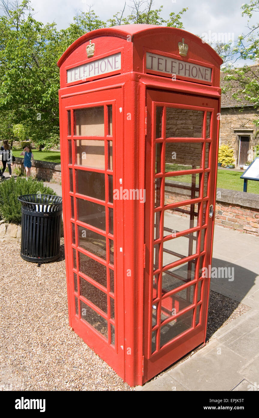 Telefono rosso box scatole telefono BT nel Regno Unito Gran Bretagna British gb grande tradizionale di telefoni a pagamento pay simbolo iconico callphone chiamata Foto Stock