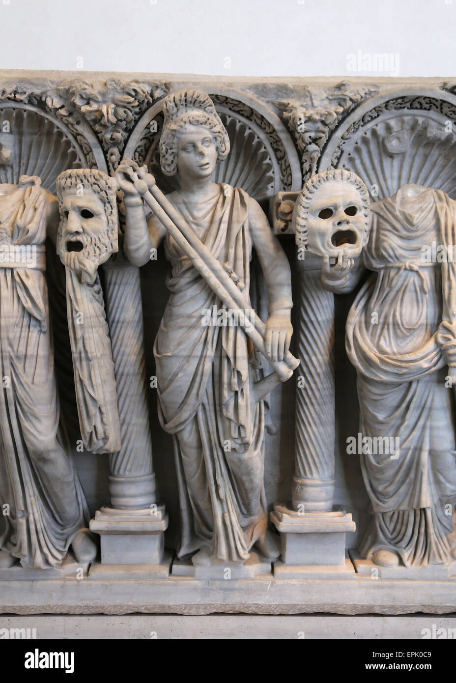 Sarcofago delle Muse. Roman. La figura con aulos, Euterpe. 280-290 d.c. Da Roma. Museo Nazionale Romano. Palazzo Massimo. Roma. Foto Stock