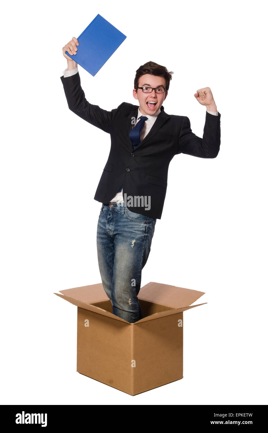 Giovane imprenditore nel pensare al di fuori del concetto di scatola Foto Stock