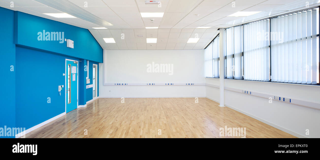 Camera interna della strada, Scarborough. Willmott Dixon a 4 piani con un centro giovanile a Scarborough per Seachange Comunità fiducia. Foto Stock