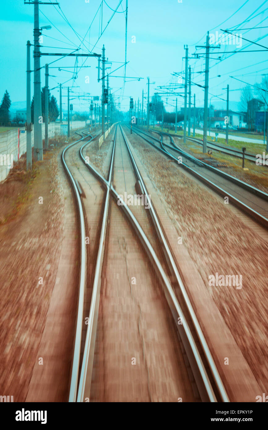 Austria, binari ferroviari e giunzioni visto dal treno di guida Foto Stock