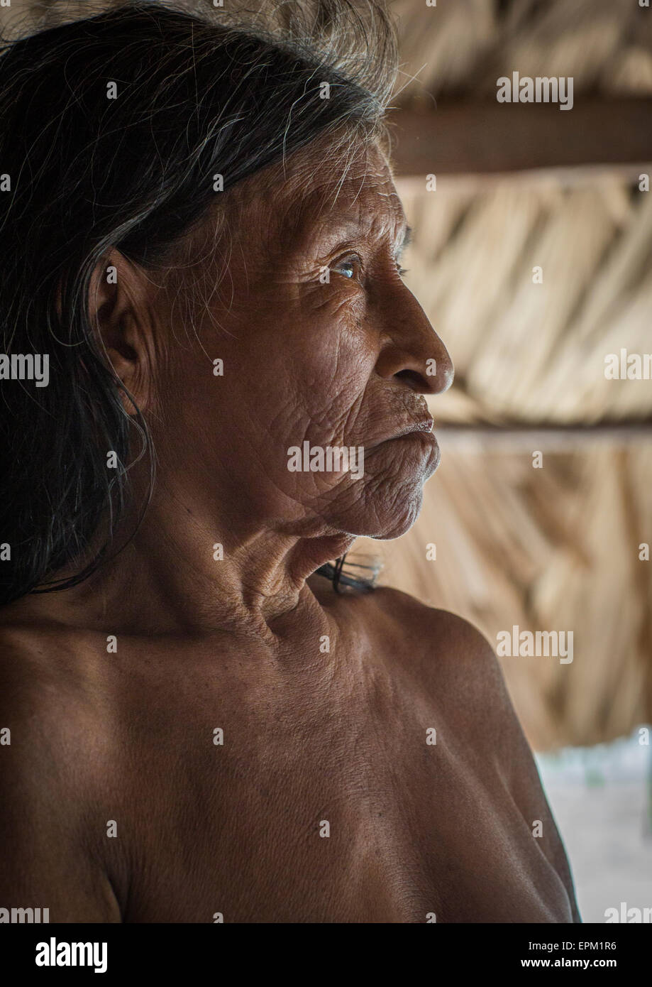 Panama, Provincia di Darien, Puerta Lara, vecchia donna di Wounaan comunità native Foto Stock