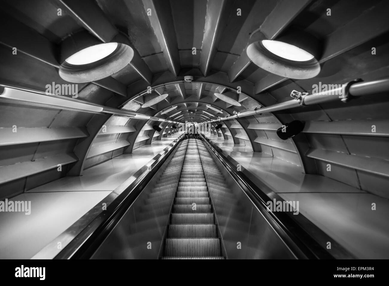 Crescente - all'interno dell'Atomium di Bruxelles Foto Stock