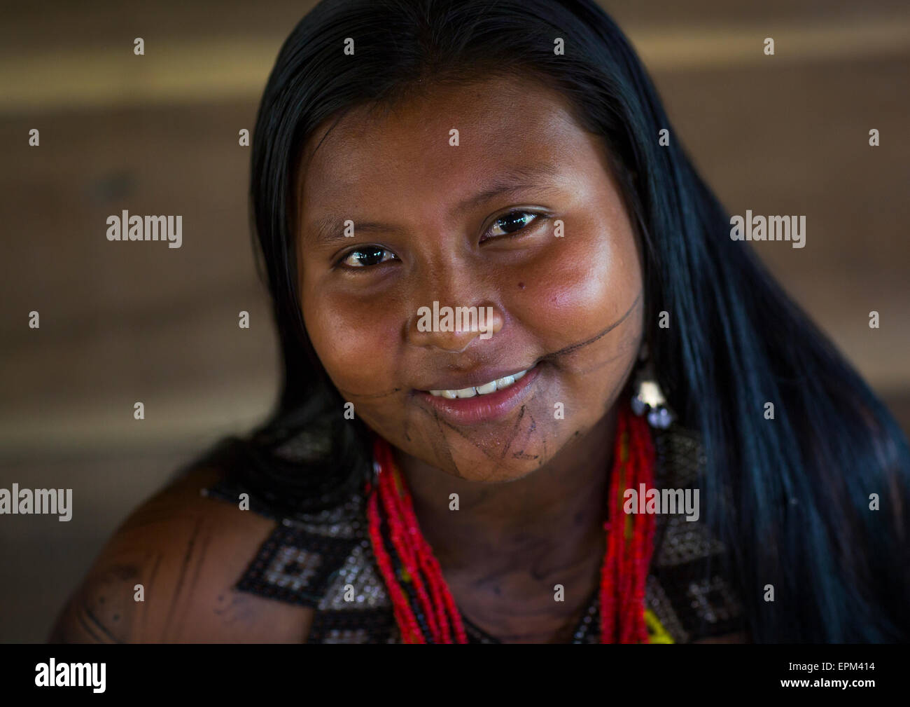 Panama, Provincia di Darien, Bajo Chiquito, donna dei nativi Indiani della tribù Embera Foto Stock