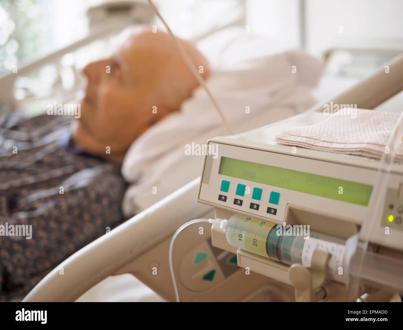 Senior man a cure palliative unità Foto Stock