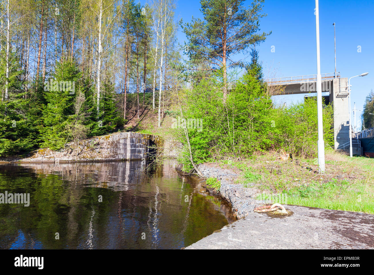 Il vecchio gateway della serratura Tsvetochnoye sul Saimaa Canal, un canale di trasporto che collega il Lago Saimaa con il Golfo di Finlandia Foto Stock