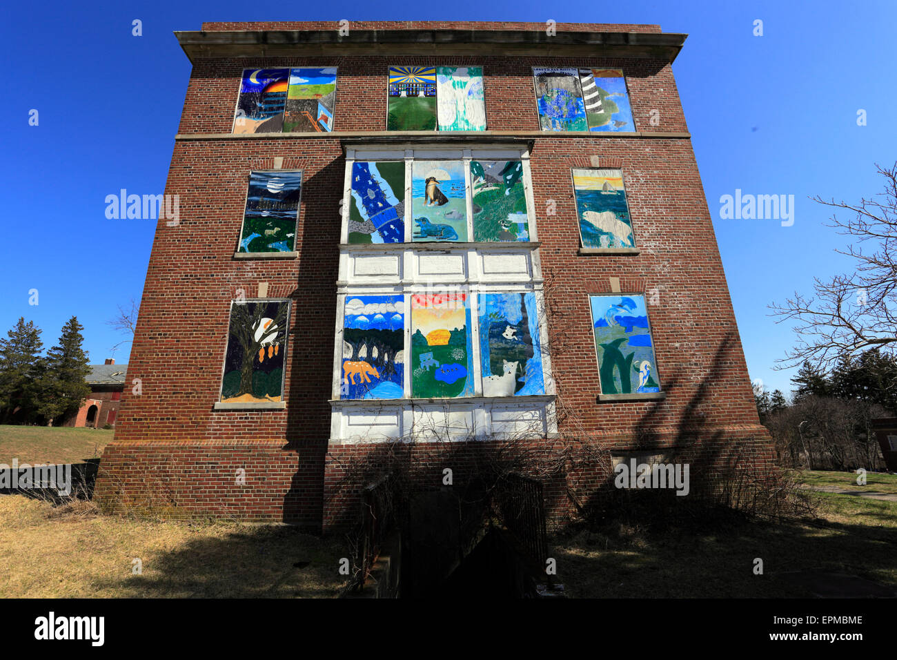 Opere d'arte sul lato di abbandonato Ospedale Psichiatrico Kings Park Long Island New York Foto Stock