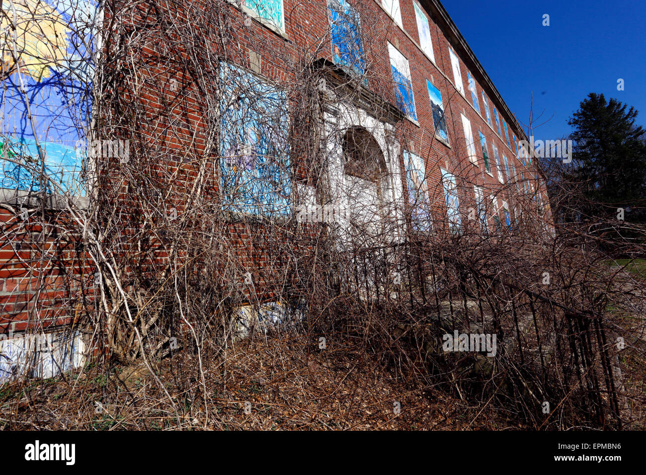 Opere d'arte sul lato di abbandonato Ospedale Psichiatrico Kings Park Long Island New York Foto Stock