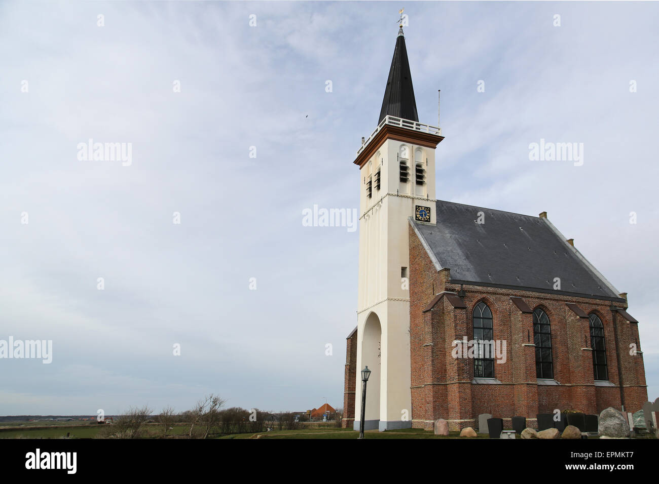 La tipica chiesa bianca di Den Hoorn di Texel Foto Stock