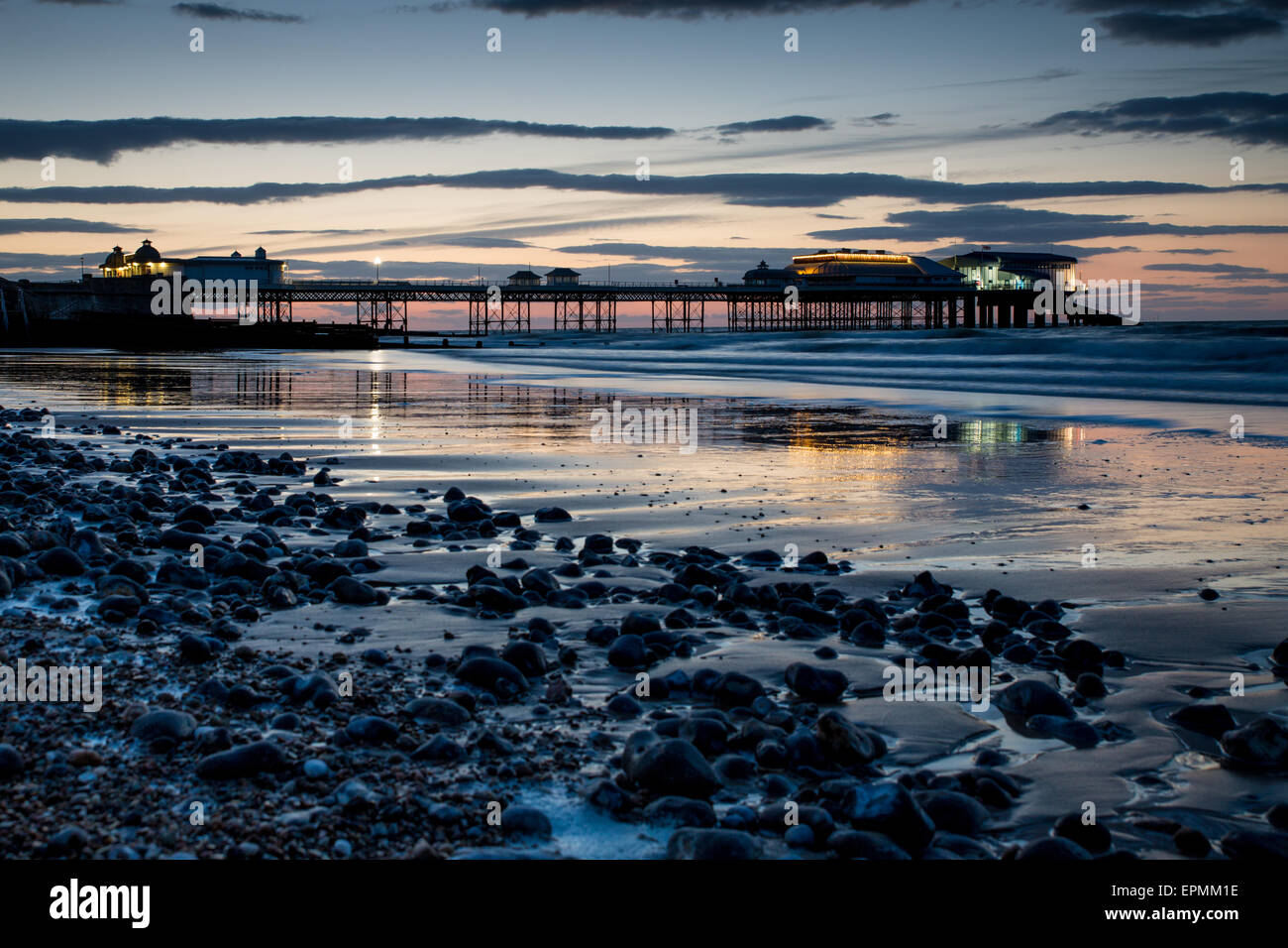 Cromer Beach e Pier a Cromer, Norfolk, Regno Unito. Foto Stock