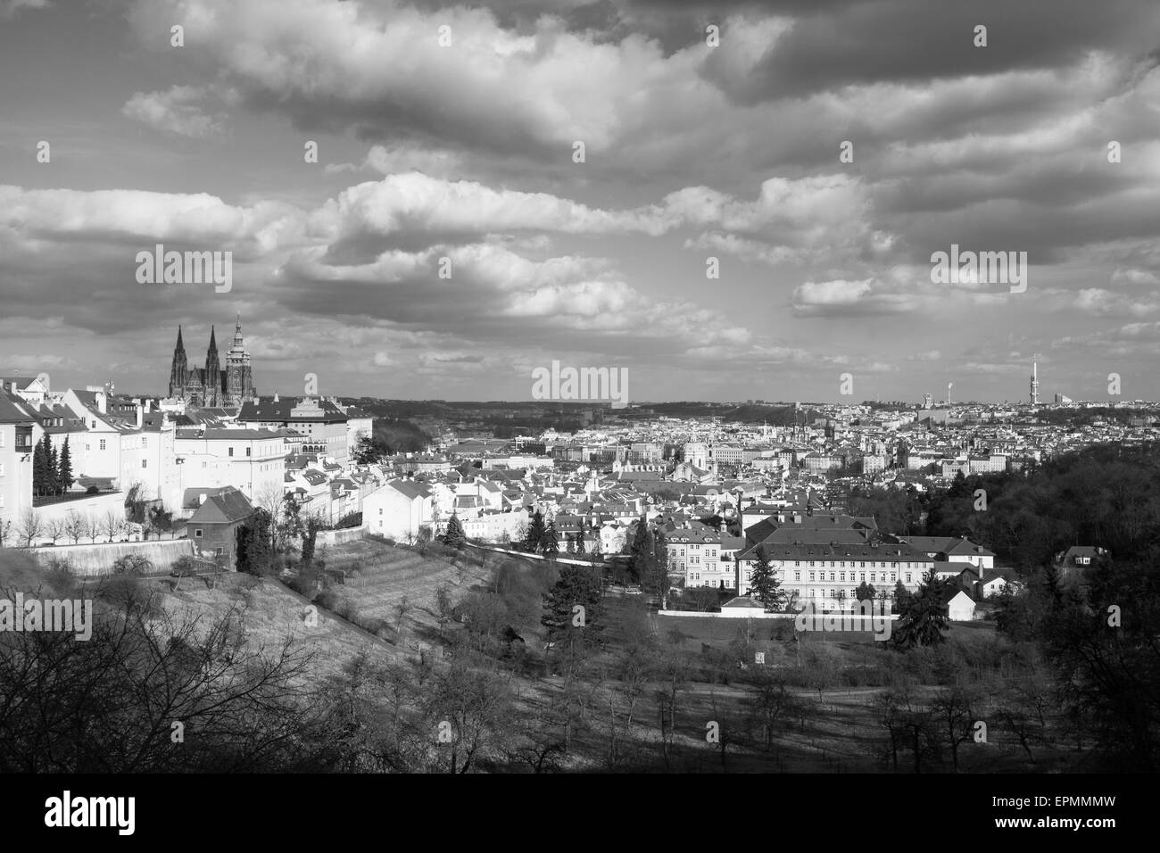 Panorama di Praga in primavera - Vista dalla terrazza del monastero di Strahov Foto Stock