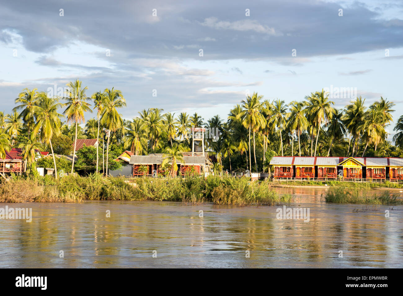 Costa dell'isola di Don Det Foto Stock