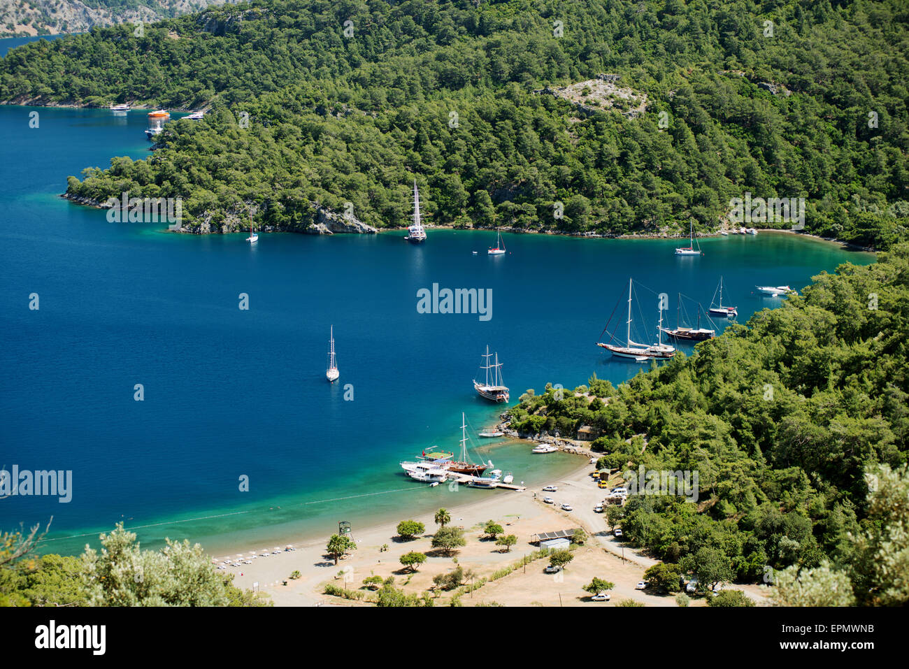 Vista panoramica della spiaggia di Sarsala Göcek FETHIYE Turchia Foto Stock
