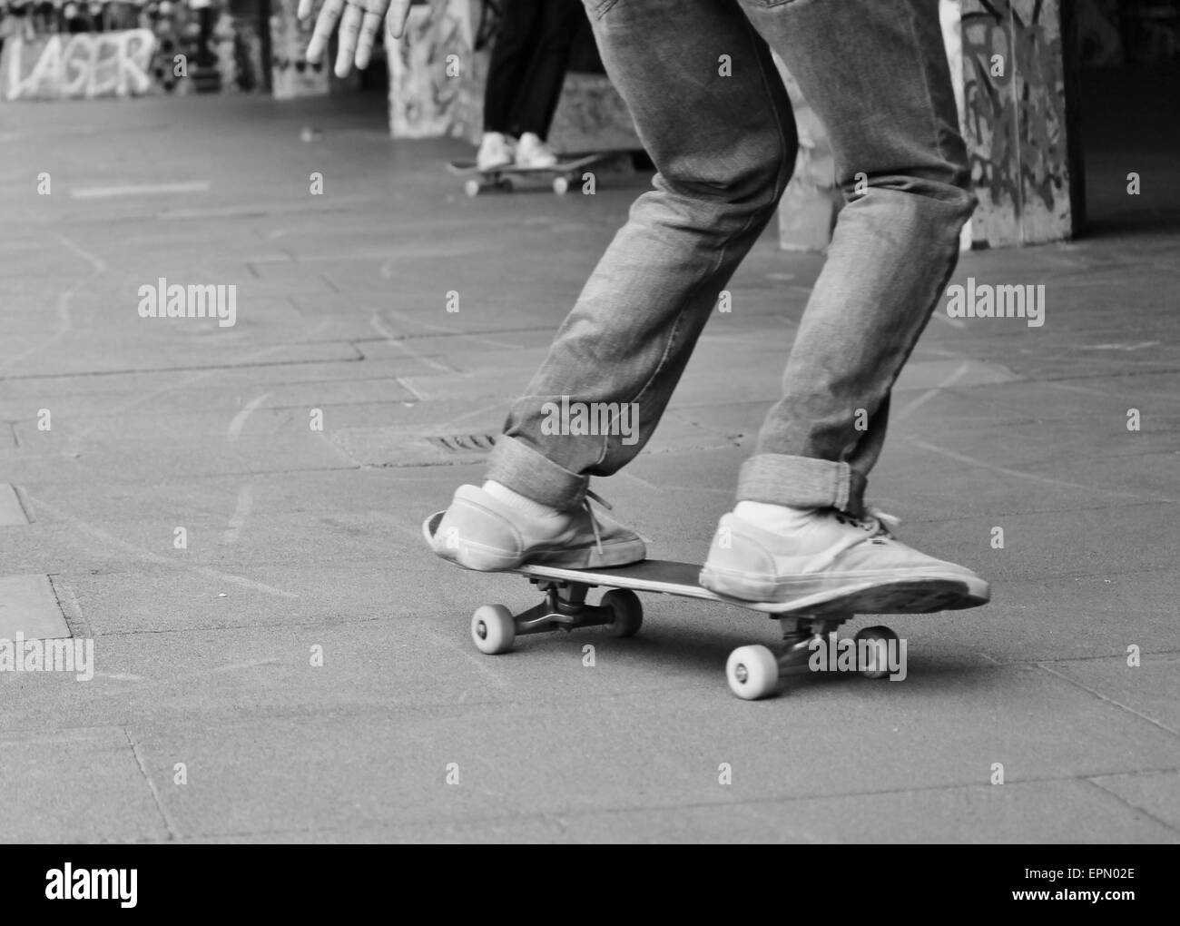 Skateboard, guidatore di skateboard, skateboard, pattinaggio, spazio copia, il gruppo pattino, evviva Southbank, team, ruota, deck, formatori, mov Foto Stock