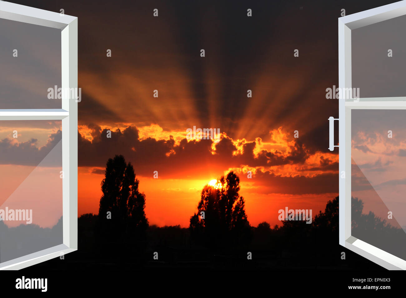 Finestra bianca aperta per il bellissimo tramonto scarlatto Foto Stock