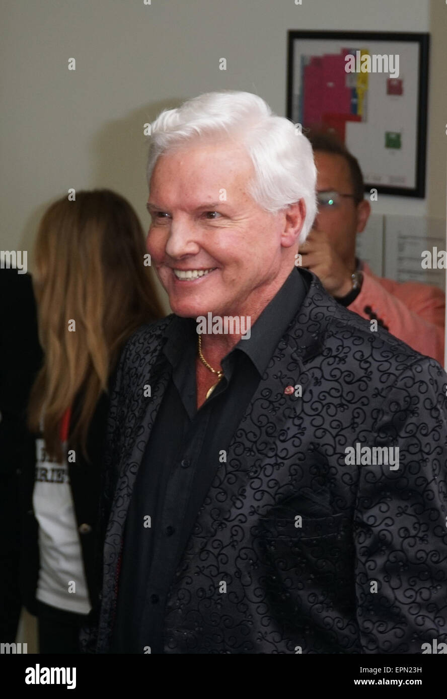 Londra, UK, 19 Maggio 2015 : attore e cantante Jess Conrad arriva al "fischio stelle' libro lancio contiene i migliori momenti dei primi 65 anni di varietà helds a London Film Museum di Londra. Credito: Vedere Li/Alamy Live News Foto Stock