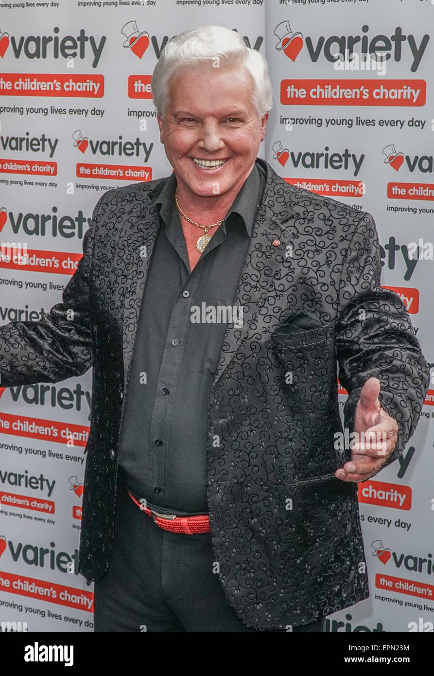 Londra, UK, 19 Maggio 2015 : attore e cantante Jess Conrad arriva al "fischio stelle' libro lancio contiene i migliori momenti dei primi 65 anni di varietà helds a London Film Museum di Londra. Credito: Vedere Li/Alamy Live News Foto Stock