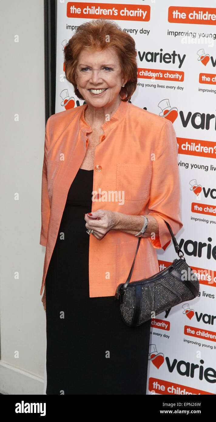 Londra, UK, 19 Maggio 2015 : Cilla Black arriva al 'Sfischio stelle' libro lancio contiene i migliori momenti dei primi 65 anni di varietà helds a London Film Museum di Londra. Credito: Vedere Li/Alamy Live News Foto Stock