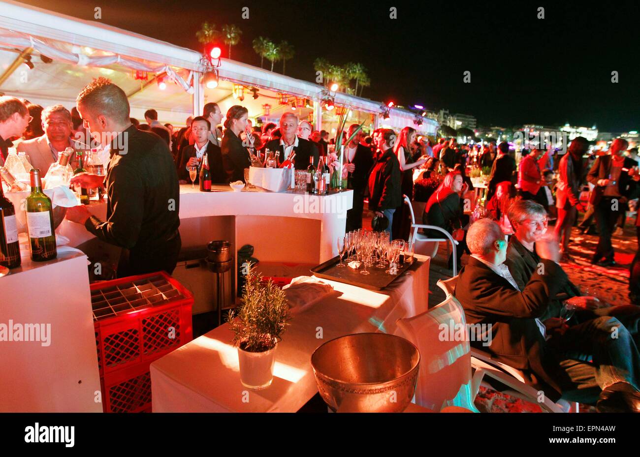 Cannes, Francia. 19 Maggio, 2015. Gli ospiti frequentano il cinese di notte durante la 68a Cannes Film Festival di Cannes, Francia meridionale, 19 maggio 2015. © Zhou Lei/Xinhua/Alamy Live News Foto Stock