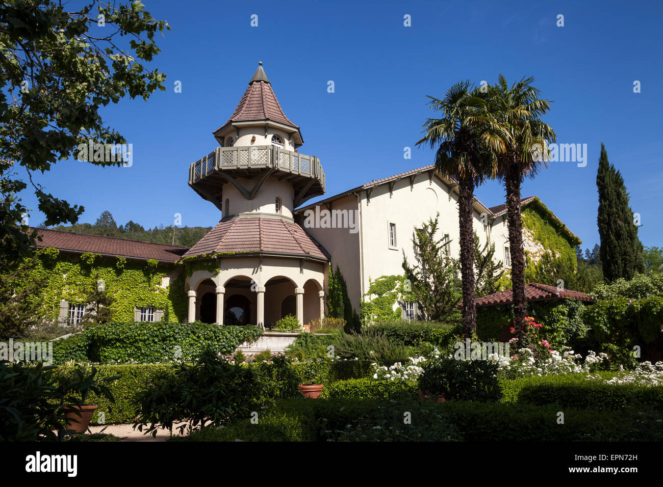 Giardino interno Chateu St. Jean, cantina, Kenwood, Sonoma, CALIFORNIA, STATI UNITI D'AMERICA Foto Stock