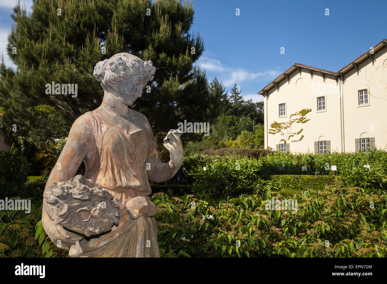 Statua nel giardino del Chateau St. Jean Estate dei vigneti e della cantina, Kenwood, Sonoma, CALIFORNIA, STATI UNITI D'AMERICA Foto Stock