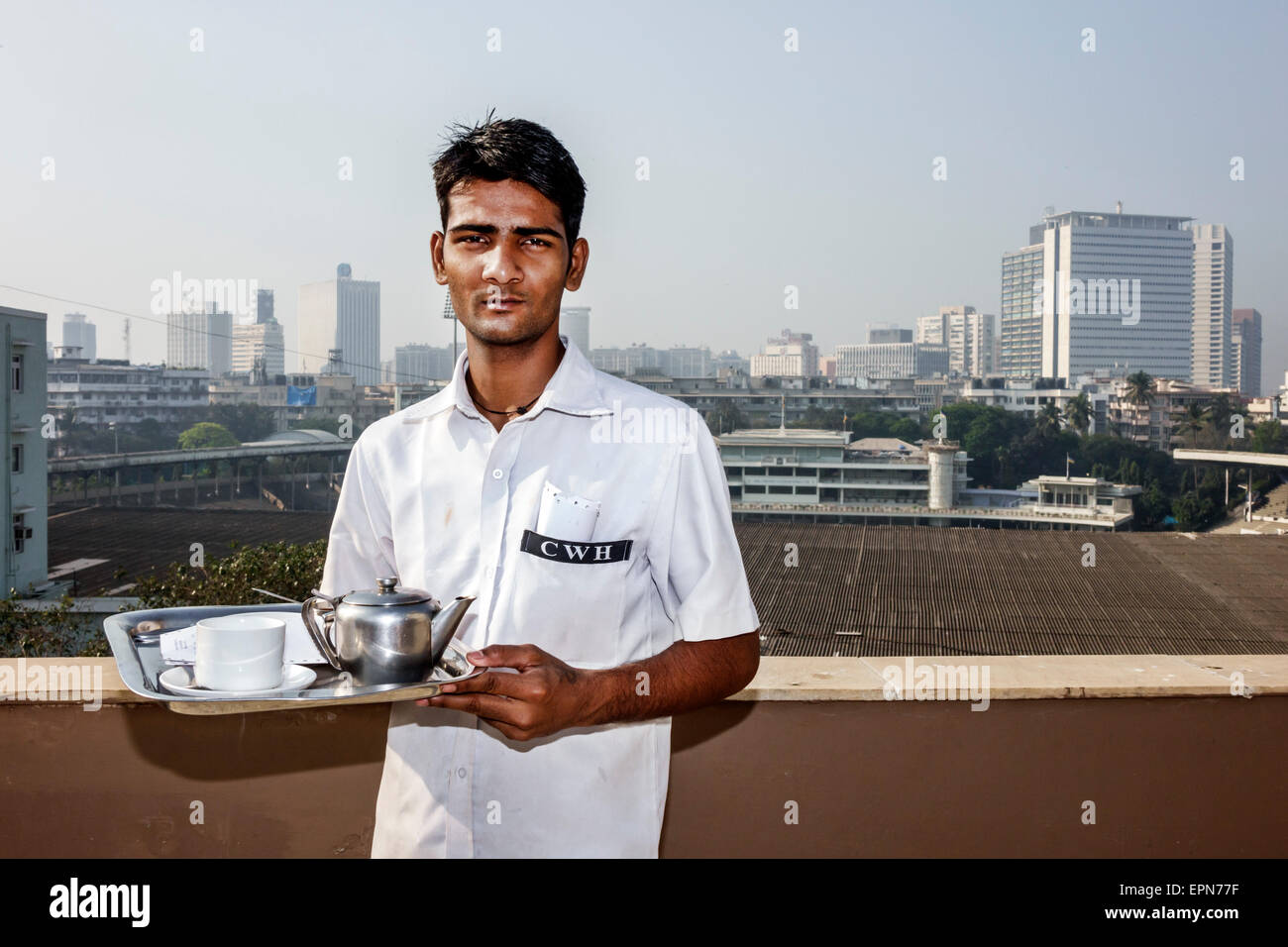 Mumbai India,Churchgate,Chateau Windsor,hotel,skyline città,uomo uomini maschio,cameriere server dipendenti lavoratori dipendenti lavoratori dipendenti personale di lavoro,servizio,lavoro,impiego Foto Stock