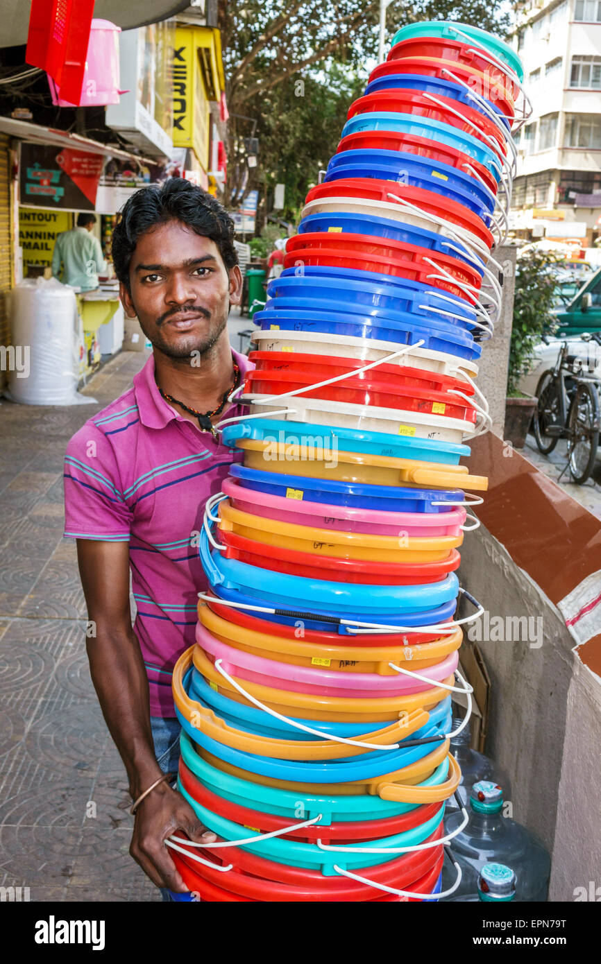 Mumbai India,Apollo Bandar,Colaba,Industriati Sakharkar Marg,Road,Causeway,Market,Strand Road,shopping shopper negozi negozi mercati di mercato marketp Foto Stock