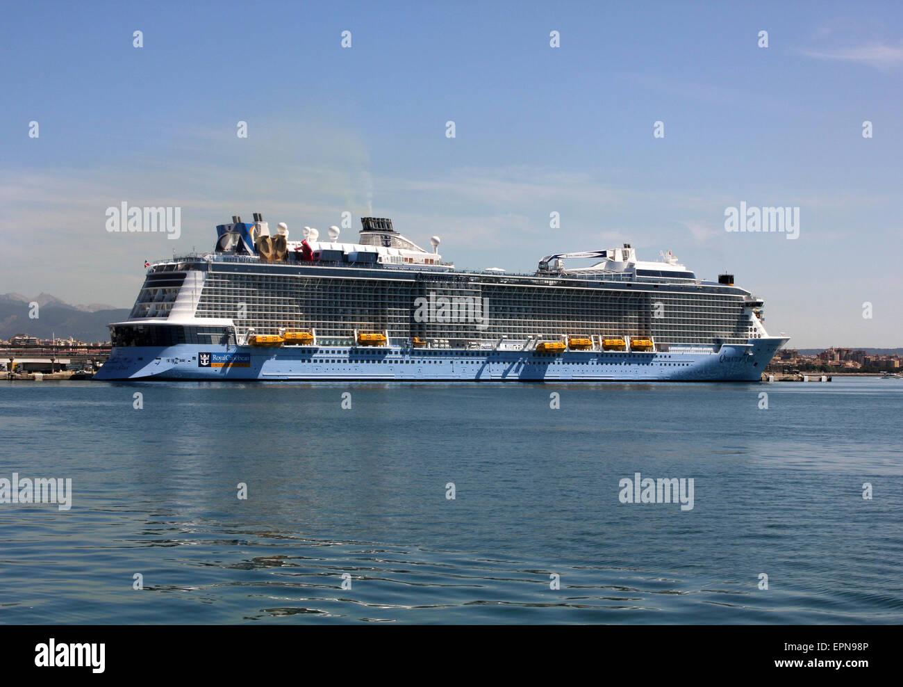 Mega nave da crociera "QUANTUM di mari" ( 347.08 metri lungo - lanciato nel 2014 - 4.100 passeggeri - 18 ponti ) - Palma Foto Stock