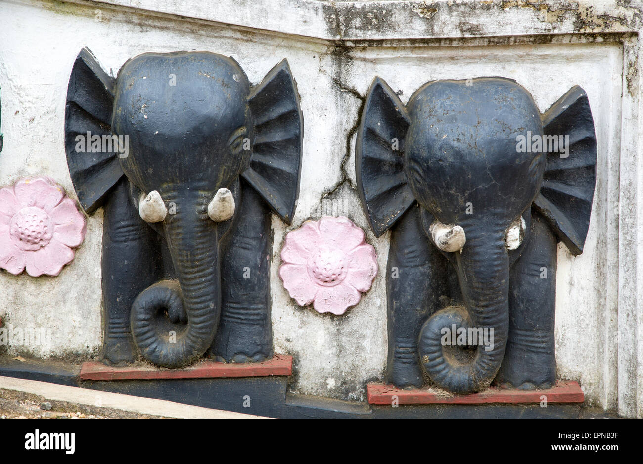 Il design dell'elefante tempio indù, Haputale, Badulla District, provincia di Uva, Sri Lanka, Asia Foto Stock