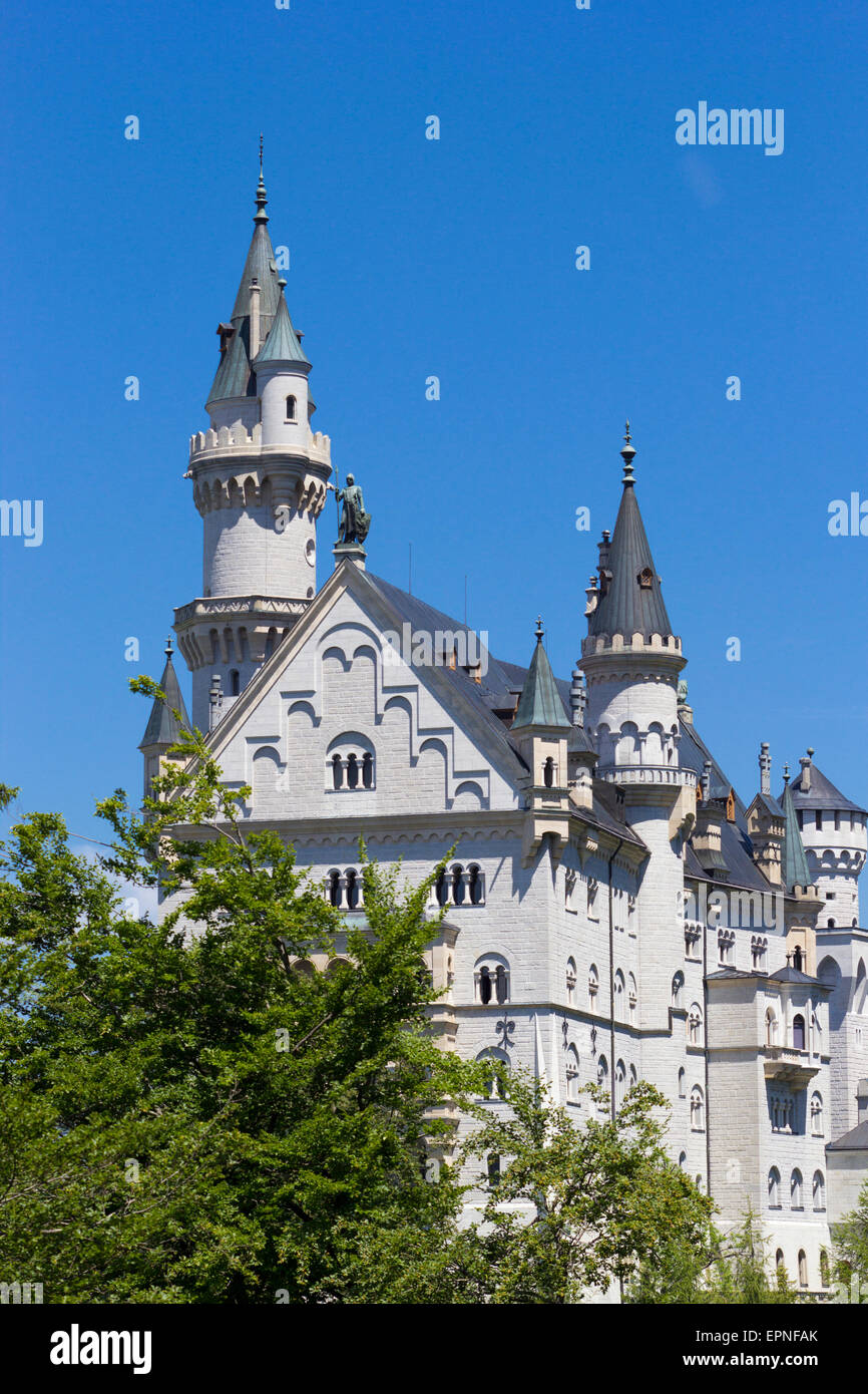 Il Castello di Neuschwanstein e le torri in Baviera, quasi a Monaco di Baviera - Germania Foto Stock