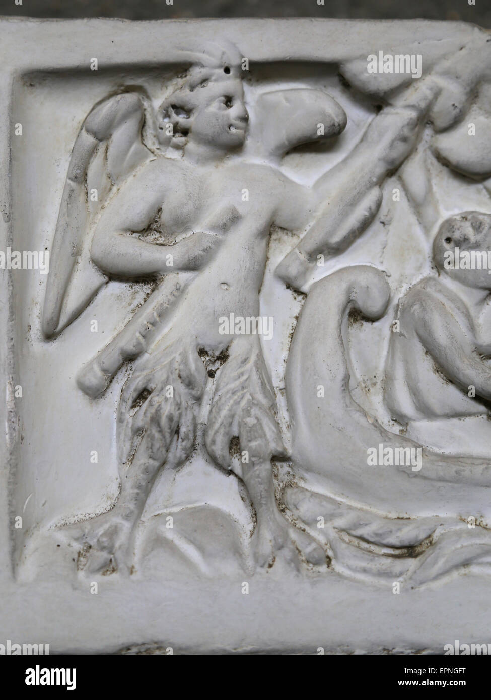 Sarcofago romano. Frammenti . Ulisse e la mermainds. Dettaglio sirena. 4° C. originale nell'Oriente Tricora. L'Italia. Foto Stock