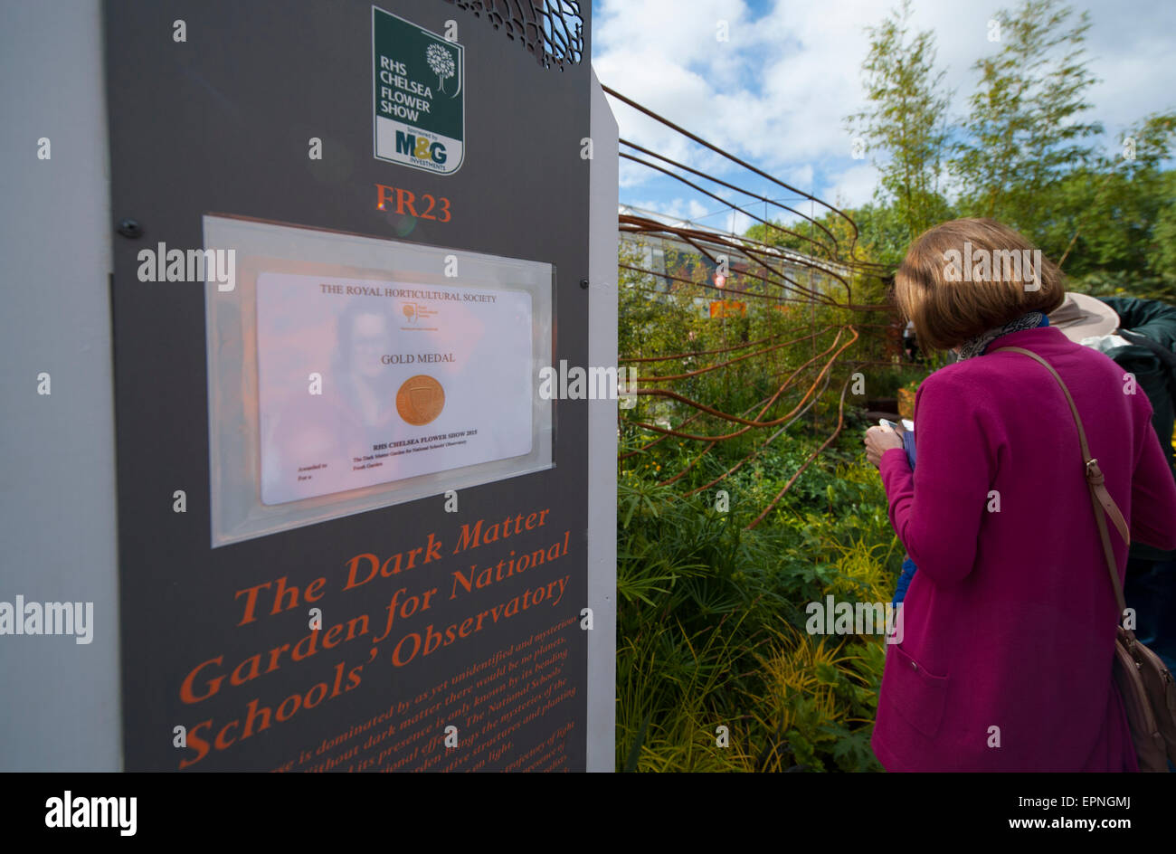 RHS Chelsea Flower Show 2015 Medaglia d'oro sulla materia oscura giardino per scuole nazionali' Osservatorio Foto Stock
