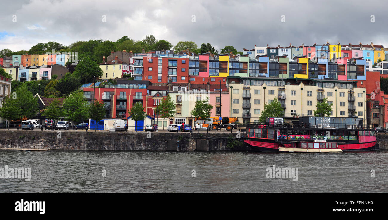Case colorate affacciato sul porto di Bristol. Foto Stock