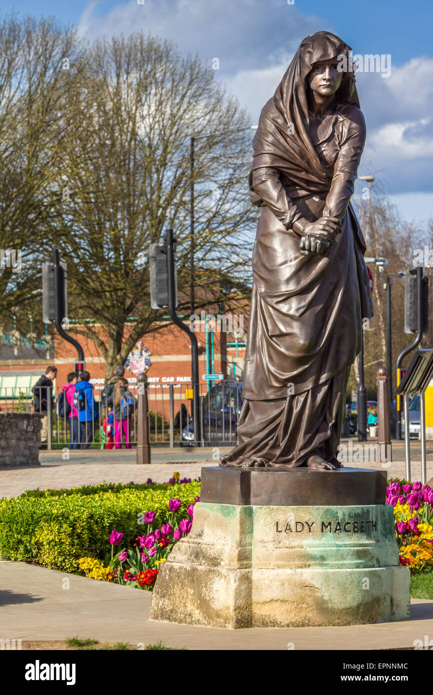 La Lady Macbeth statua, parte di Shakespeare Memorial dal Signore Ronald Gower, situato nei giardini Bancroft, Stratford su Foto Stock