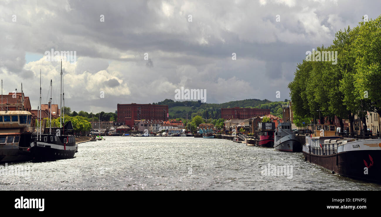 Il porto di Bristol con i montanti della SS Gran Bretagna visibile sul lato sinistro. Foto Stock