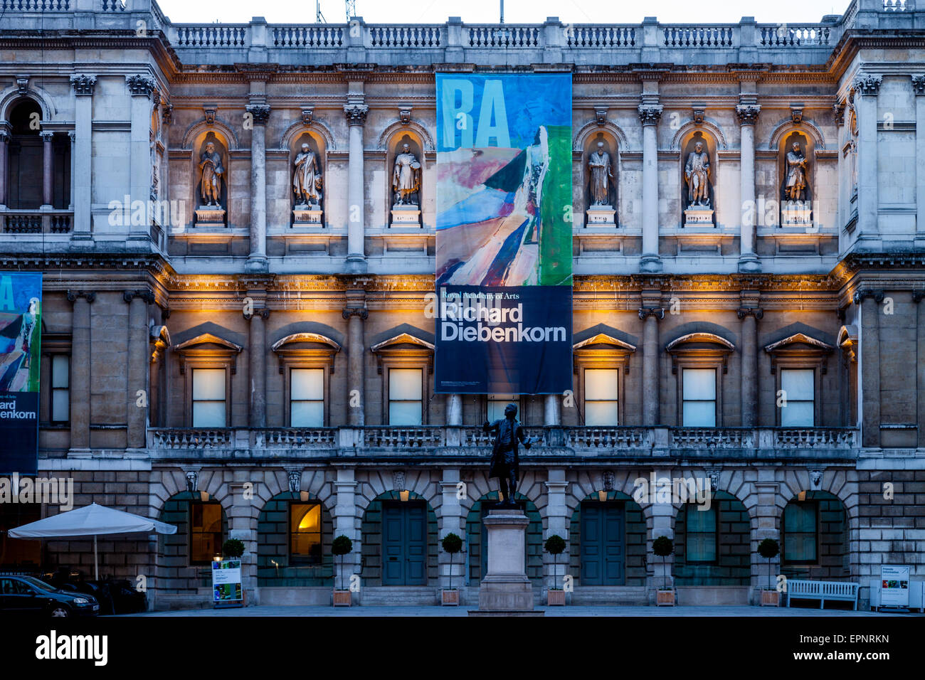 La Royal Academy of Arts Building, Piccadilly, Londra, Inghilterra Foto Stock