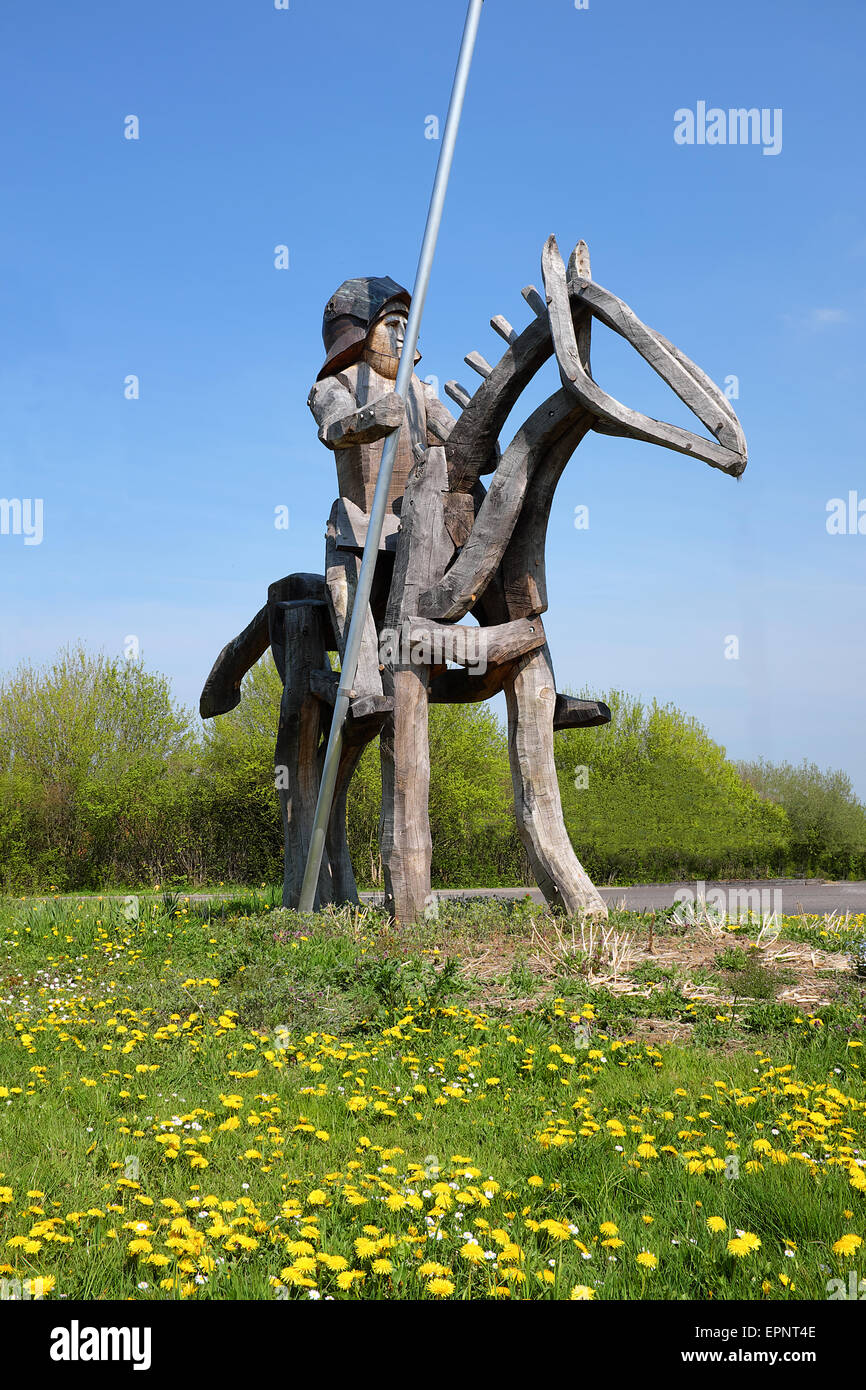 Statua in legno del soldato YORKIST DALLA GUERRA DEI ROSES BATTLEFIELD a Tewkesbury. GLOS. Regno Unito Foto Stock
