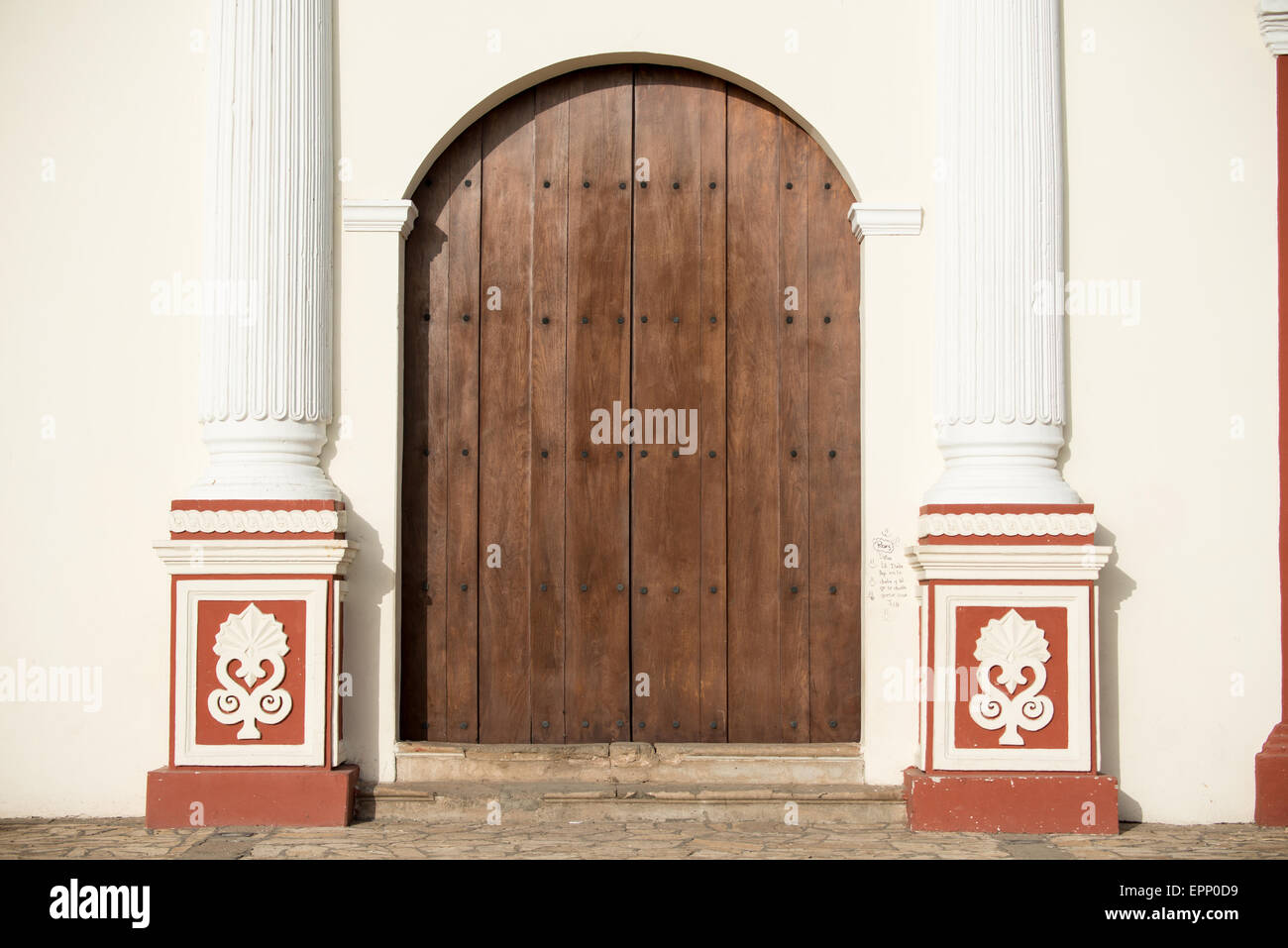 GRANADA, Nicaragua — il Centro Cultural Convento San Francisco, situato a un paio di isolati dal Parque Central di Granada, è dedicato alla storia della regione. Foto Stock