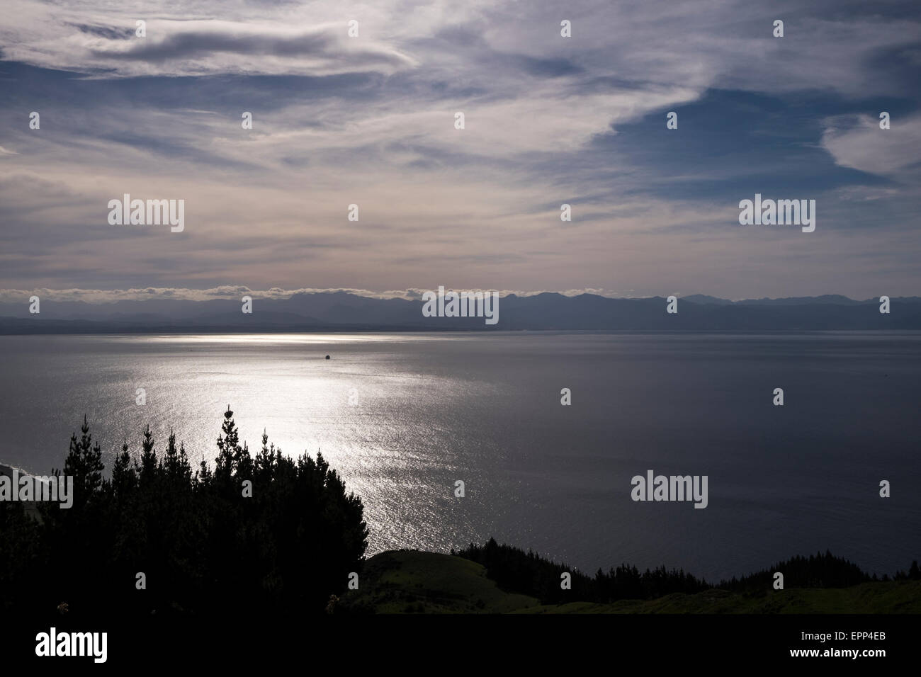 Vista di Tasman bay dal cavo Bay marciapiede, Nuova Zelanda. Foto Stock