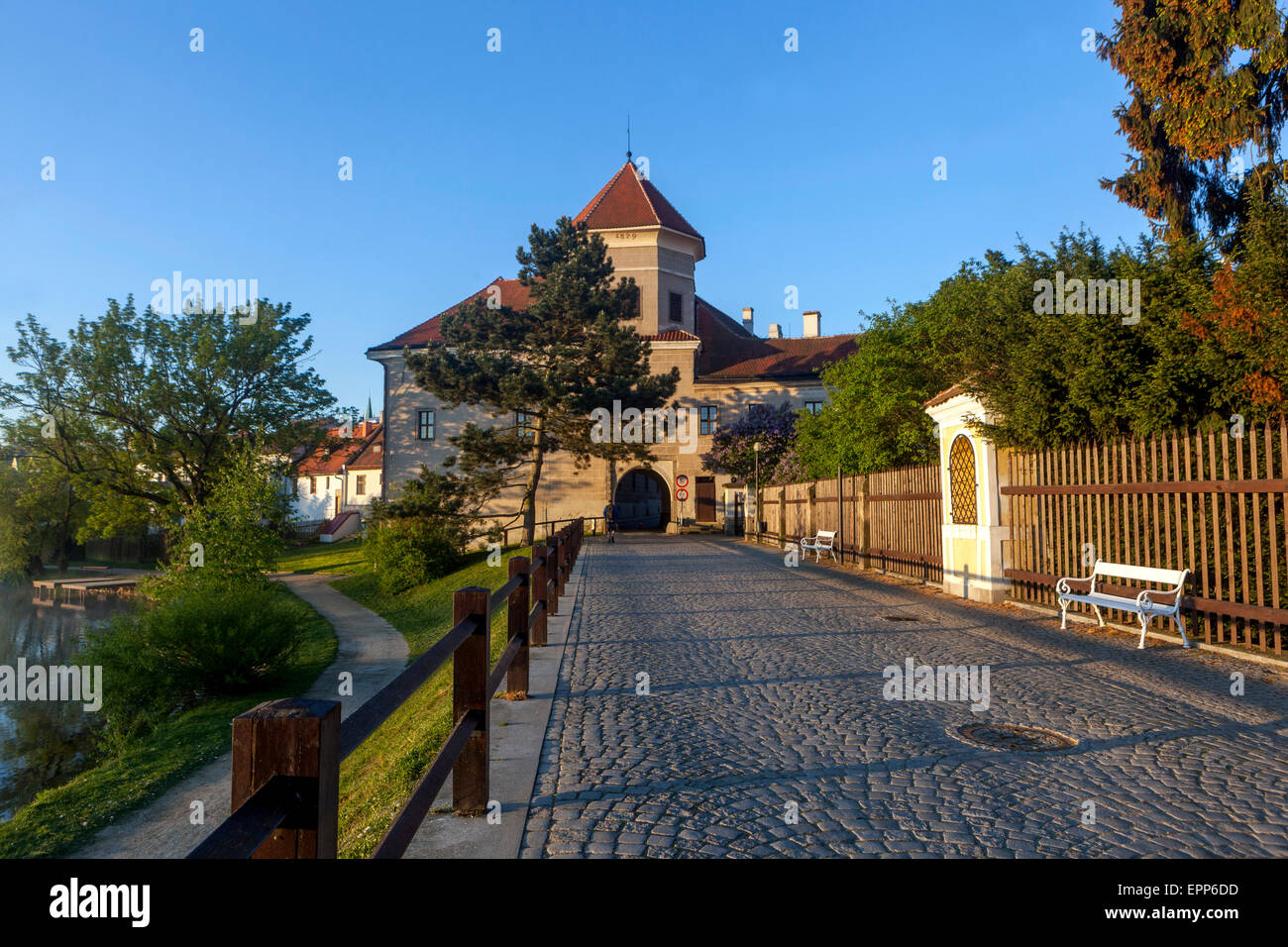 Telc, Repubblica Ceca, UNESCO World Heritage Town, abbassare il piccolo cancello Foto Stock