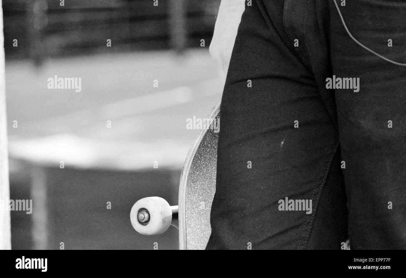 Skateboard, guidatore di skateboard, uomo, skateboard, Pattinaggio e skate, ruota, deck, formatori, spostare, laminati, hobby, divertente, parco, Foto Stock